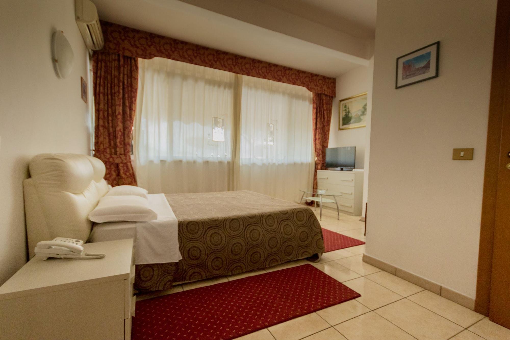 Hotel Giulietta E Romeo Casal Palocco Exterior photo
