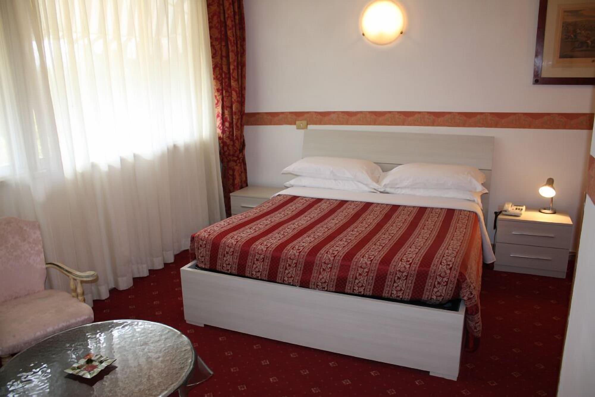 Hotel Giulietta E Romeo Casal Palocco Exterior photo